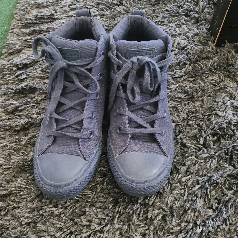 Converse, navy blue high tops
